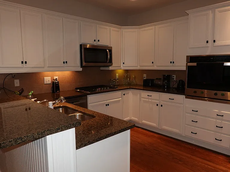 120 Jasper Ave — Photo 8