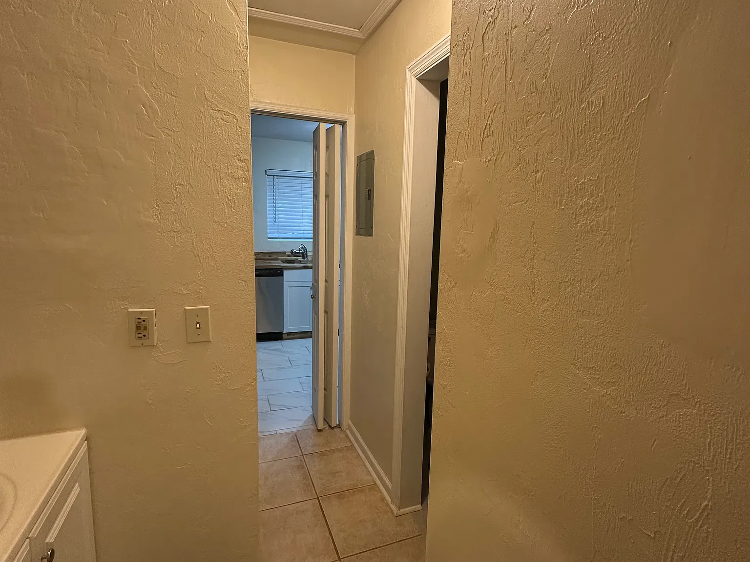 1049 Sutor Rd — Photo 3