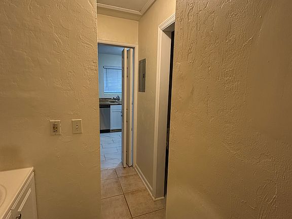 3rd image of 1049 Sutor Rd