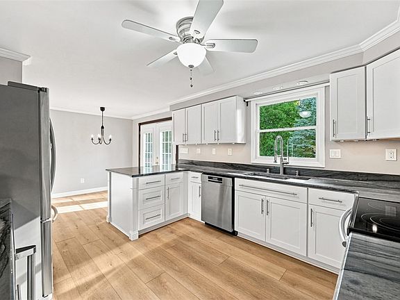 4th image of 112 Marshall Dr
