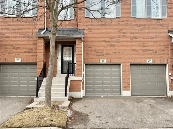 5530 Glen Erin Dr #28, Mississauga, ON L5M 6E8