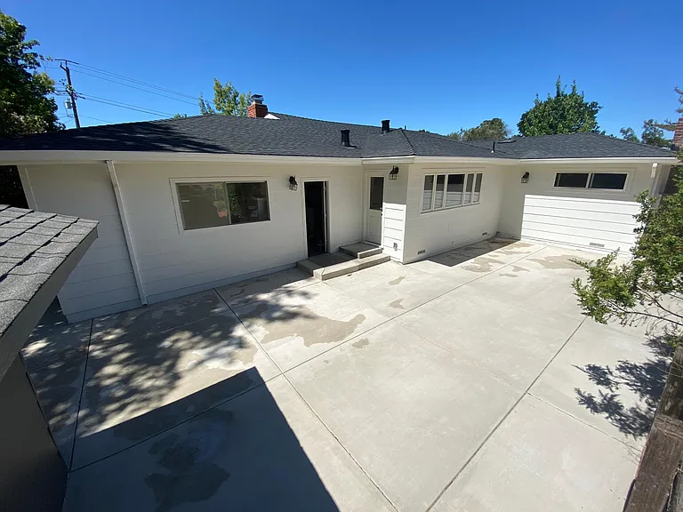 3156 Lucas Dr — Photo 24