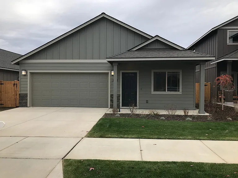 3077 NW Boxelder Ave — Photo 1