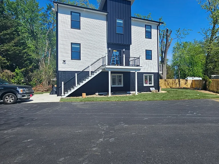 2370 Randolph St — Photo 17
