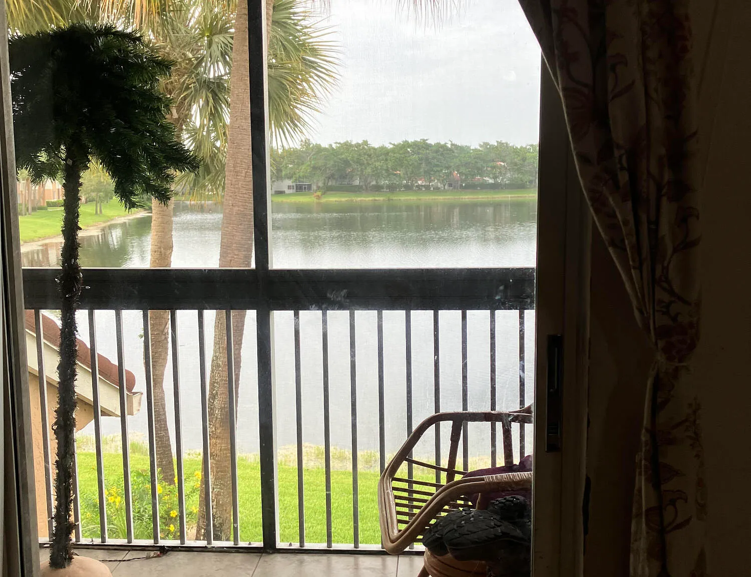 The Colonnades Condominium — Photo 1