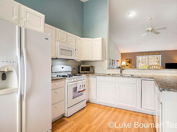 3rd image of 11427 N Lake Dr