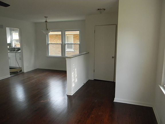 5th image of 923 S Ardmore Ave