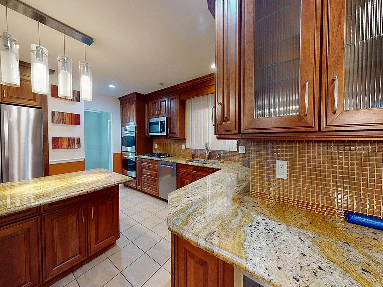 669 N Henderson Rd — Photo 1