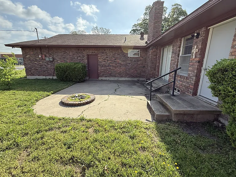 1402 Linden Dr — Photo 19
