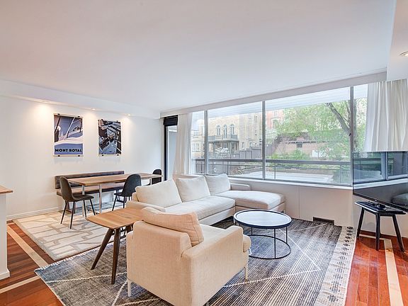 3rd image of 1545 Avenue Du Docteur Penfield #302