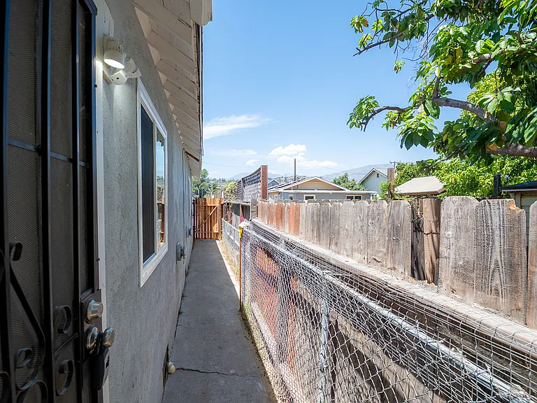 220 E Ventura St #B — Photo 2
