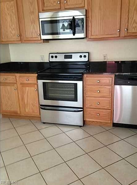 2nd image of 4494 Sir Johns Ln
