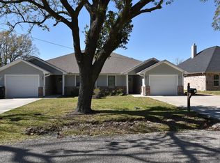 5553 Hogaboom Rd, Groves, TX 77619