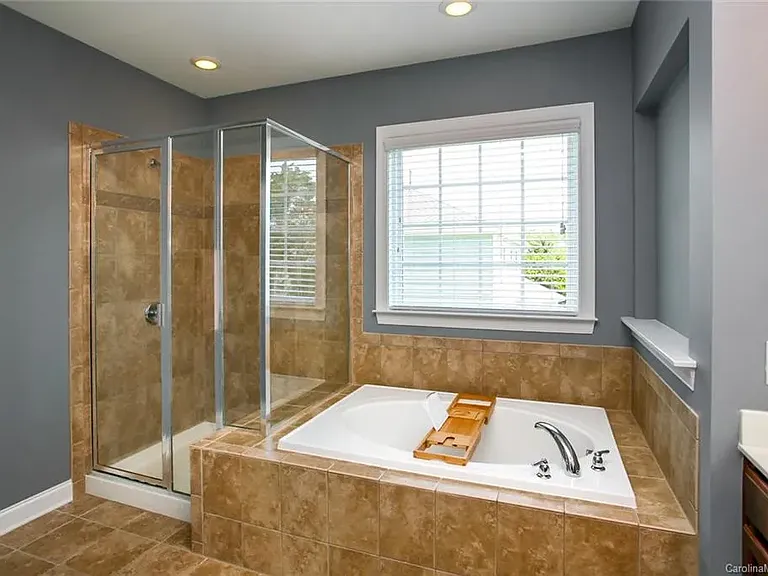 8606 Burnside Ln — Photo 18