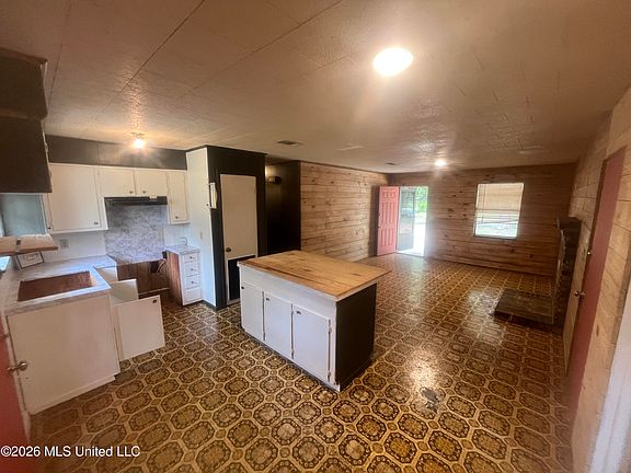 3rd image of 1215 Mount Zion Rd NW
