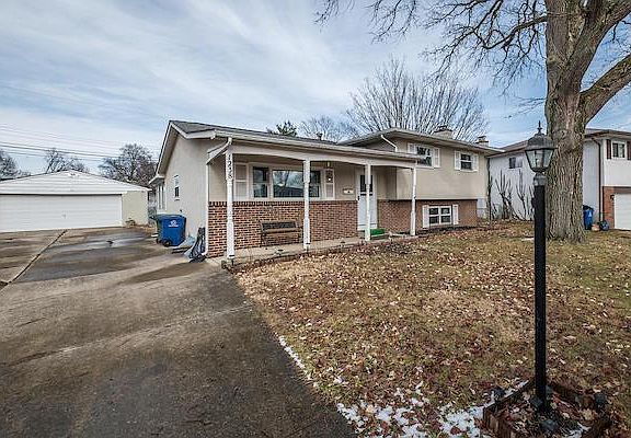 2nd image of 1238 Drysdale Sq N