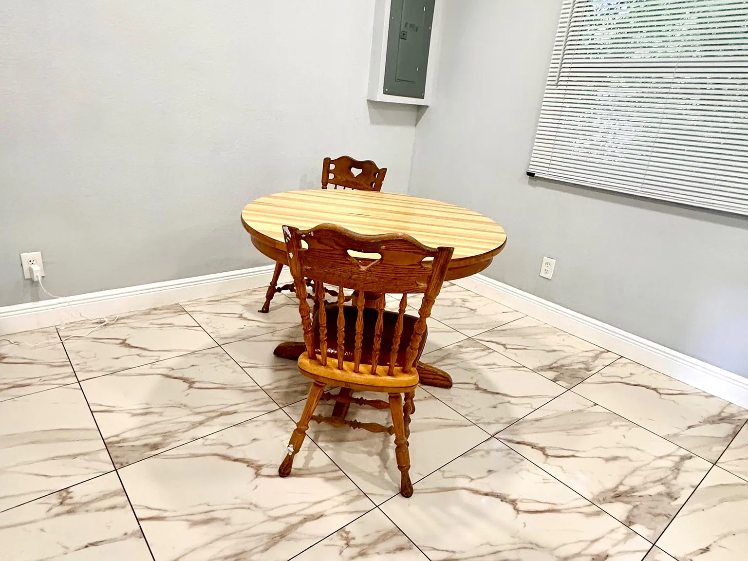 4 bed, 1.0 bath, 1320 sqft, $888 — Photo 4