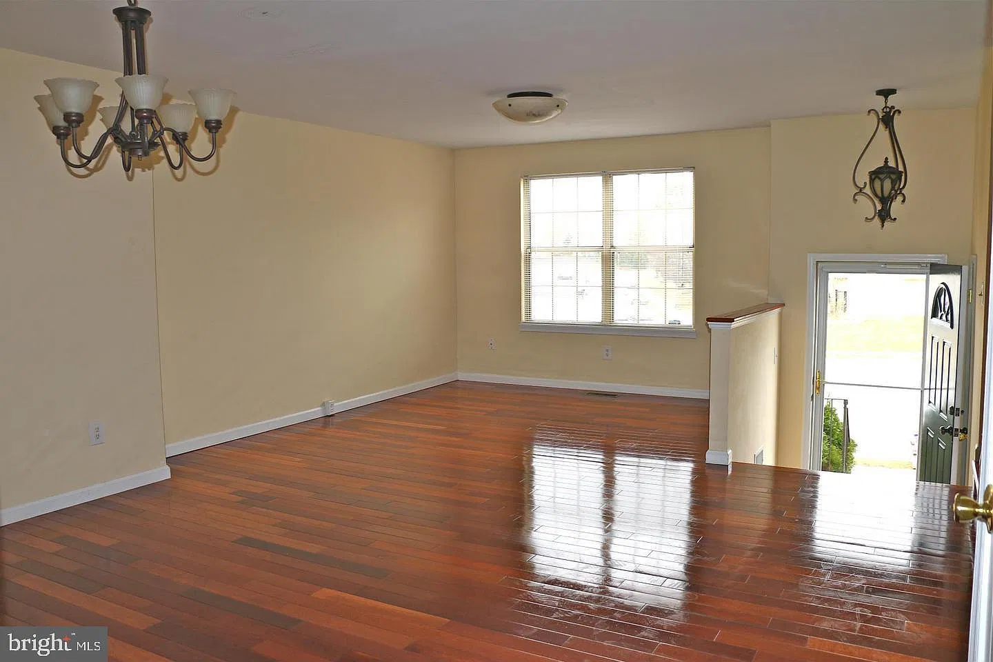 4 bed, 3.5 bath, 1956 sqft, $2,650 — Photo 4