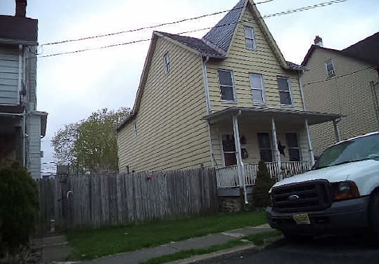 2nd image of 152 Bullman St