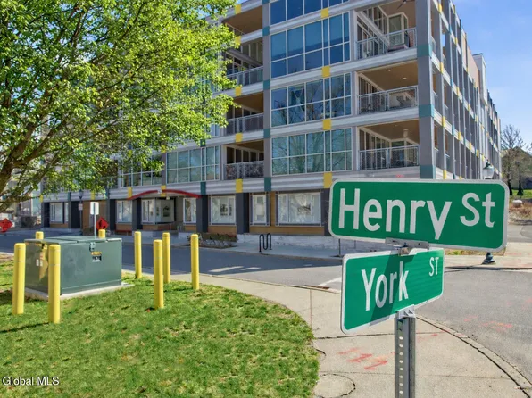 128 Henry Street APT 203, Saratoga Springs, NY 12866
