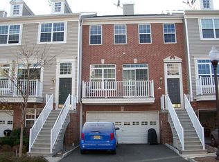 11 Surry Ct, Jersey City, NJ 07305