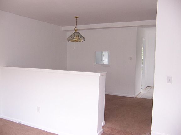 3rd image of 5823 Burke Manor Ct
