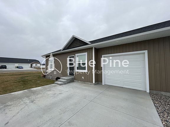 2nd image of 5844 Wildrose Ave