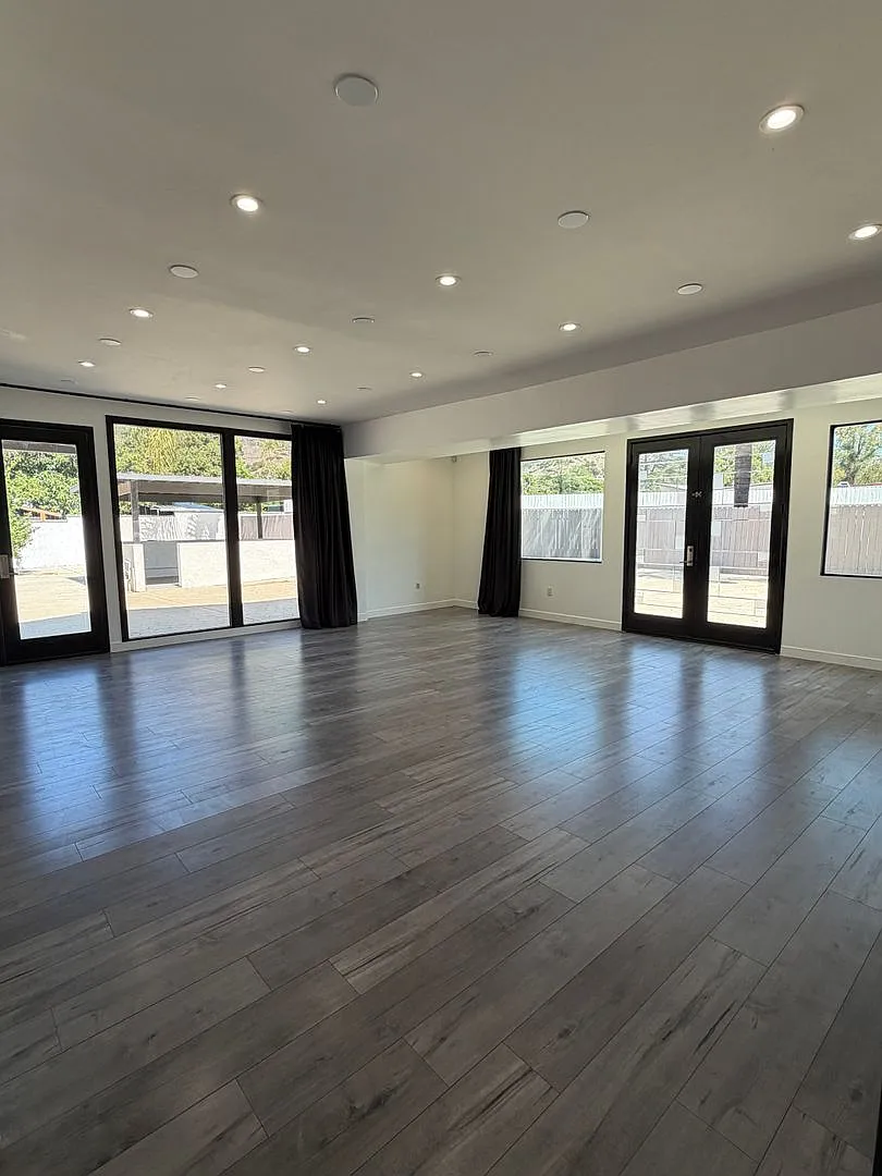 9040 Wildwood Ave — Photo 1