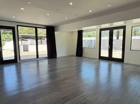 9040 Wildwood Ave, Sun Valley, CA 91352