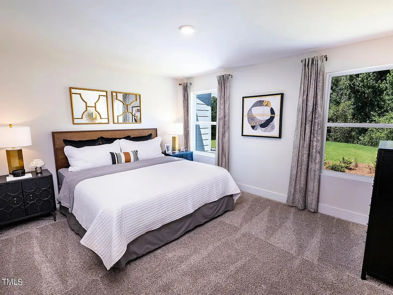 3 bed, 1400 sqft, $1,999 — Photo 3