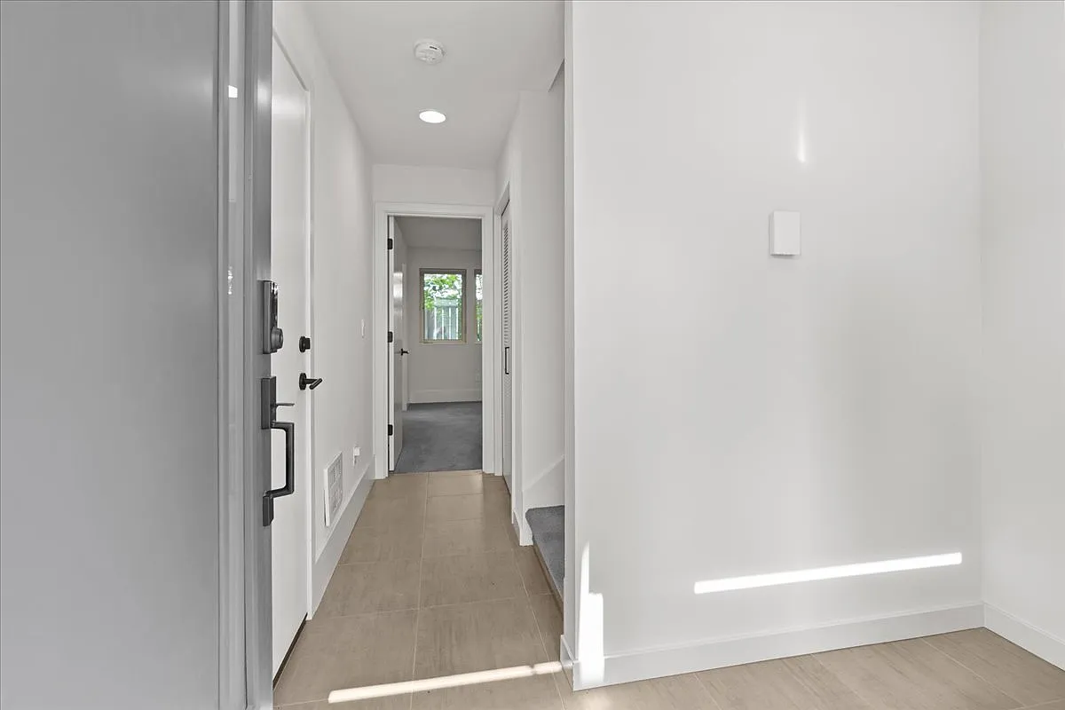 2 bed, 1290 sqft, $3,300 — Photo 3