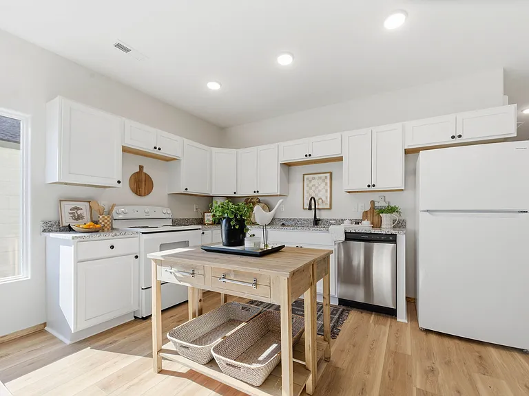 1723 N Main St #B — Photo 13