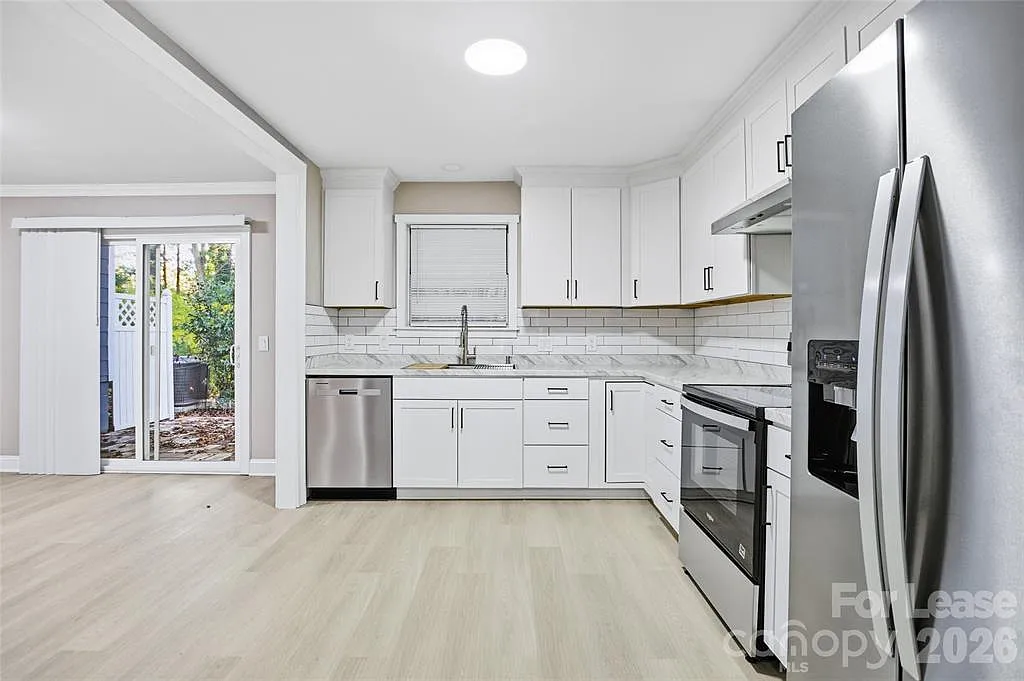 3 bed, 2.5 bath, 1270 sqft, $2,100 — Photo 4