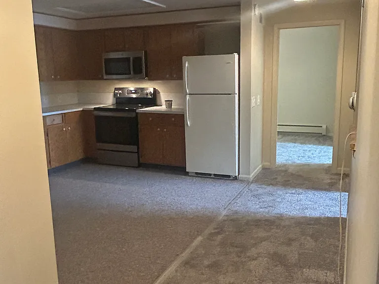 126 Eastmanville St #B — Photo 8