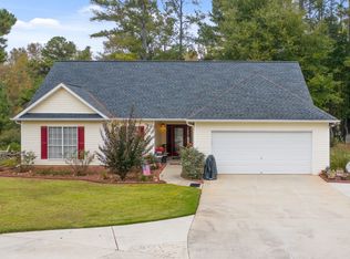 99 Dogwood Lakes Dr, Hampton, GA 30228