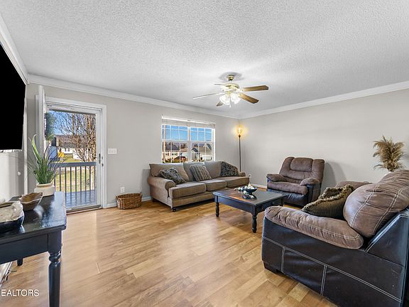 3rd image of 473 Clover Cir