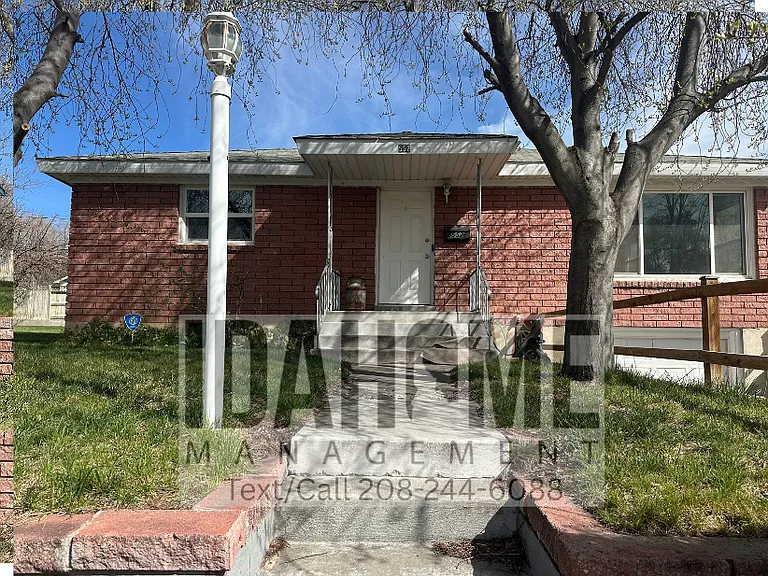 552 Euclid Ave — Photo 2