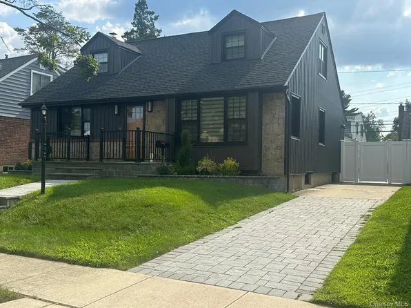 63 Pembrook Drive, Mineola, NY 11501