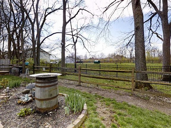 3rd image of 613 Montmorency Dr S