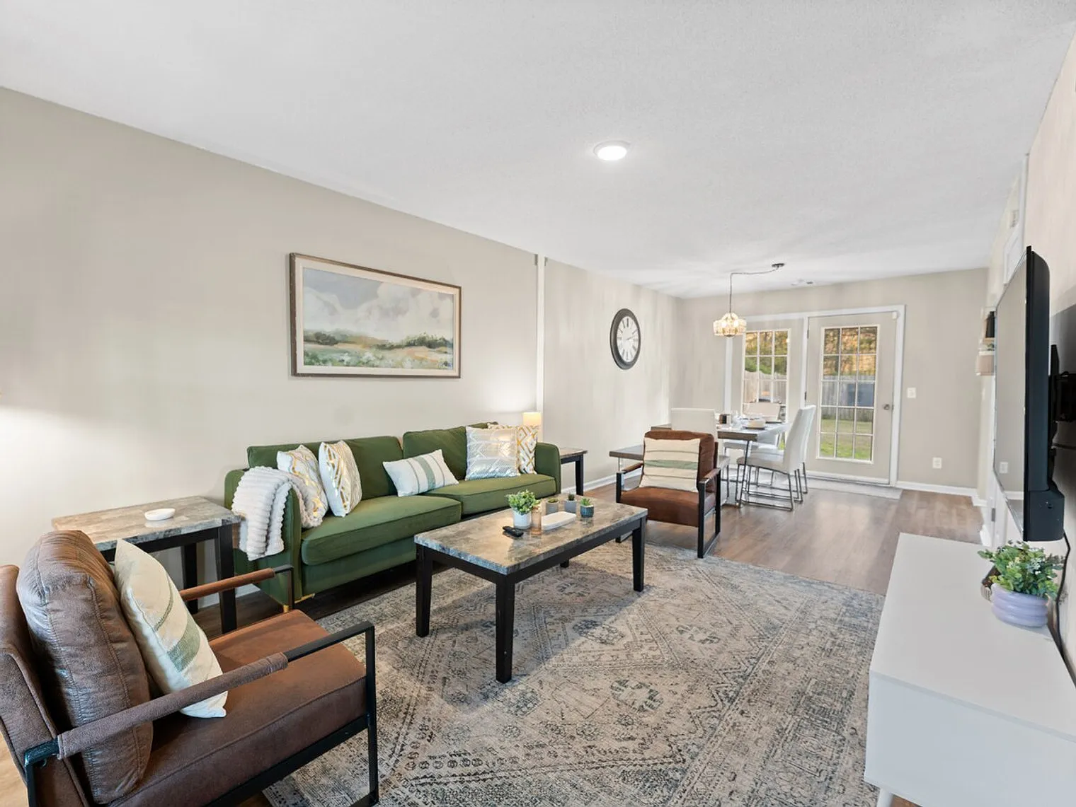 5 bed, 2.0 bath, $10,739 — Photo 1