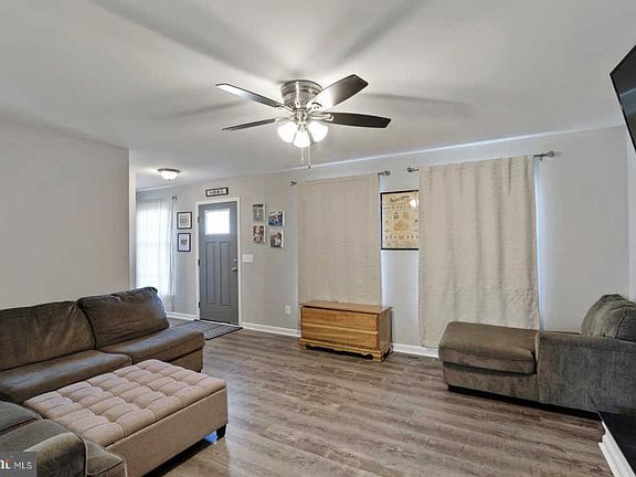 5th image of 242 Sheffield Dr