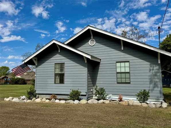205 E Cardinal St, Ector, TX 75439