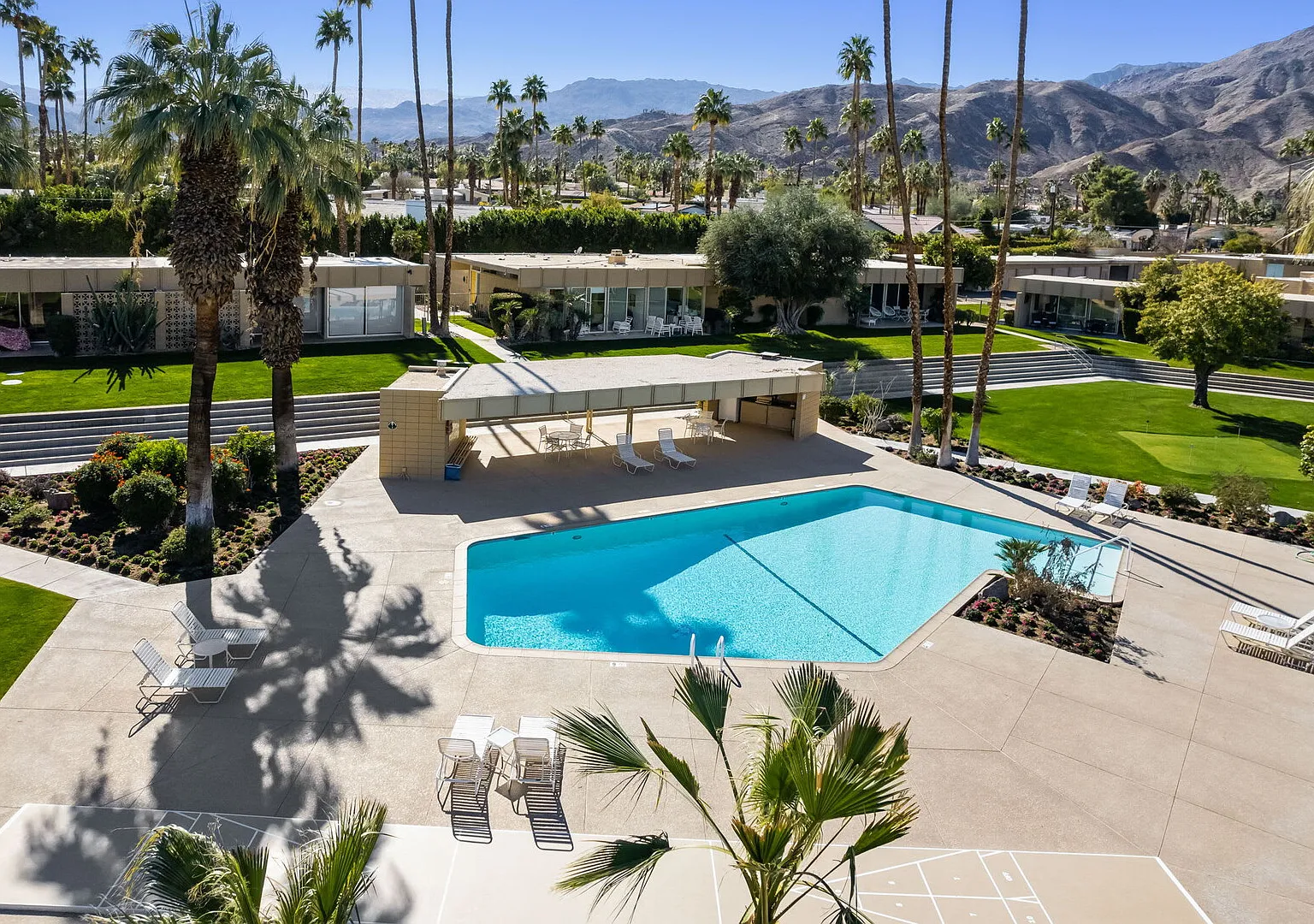 Mid-Mod Krisel Getaway Walkable on El Paseo — Photo 1