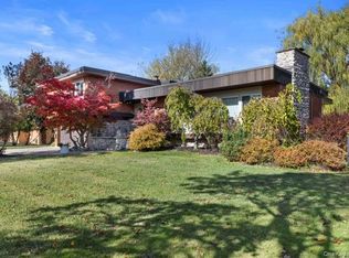 71 Brookedge Dr, Williamsville, NY 14221