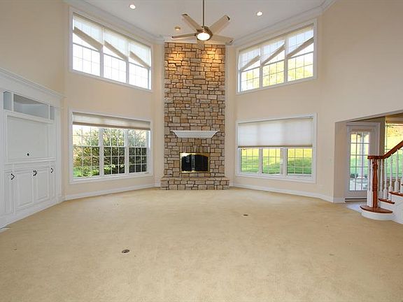 4th image of 8430 Willow Run Ct