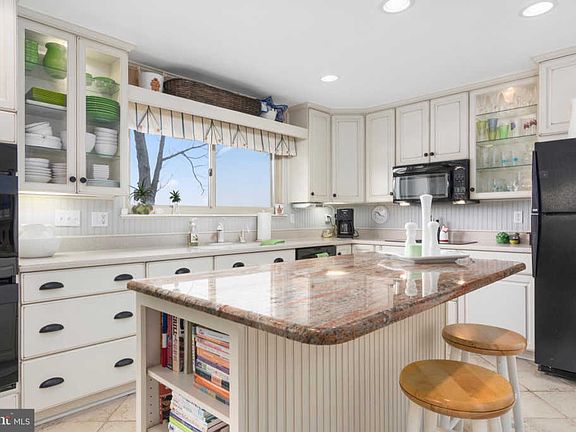 5th image of 942 Barracuda Cove Ct