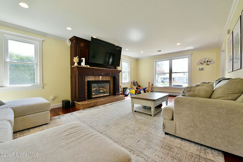 5th image of 215 W 5th Avenue