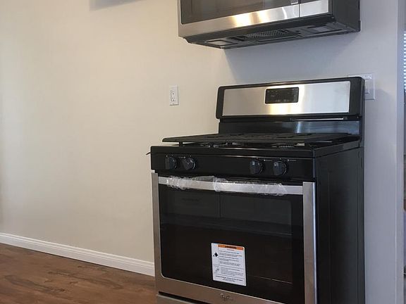 5th image of 562 E Lemon Ave