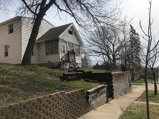 1st image of 542 Hazel St N APT 3