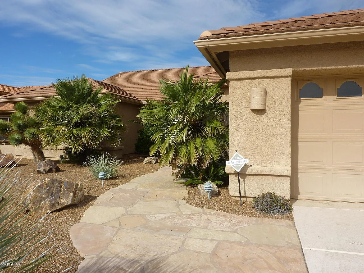 2 bed, 2.0 bath, 2277 sqft, $2,400 — Photo 2
